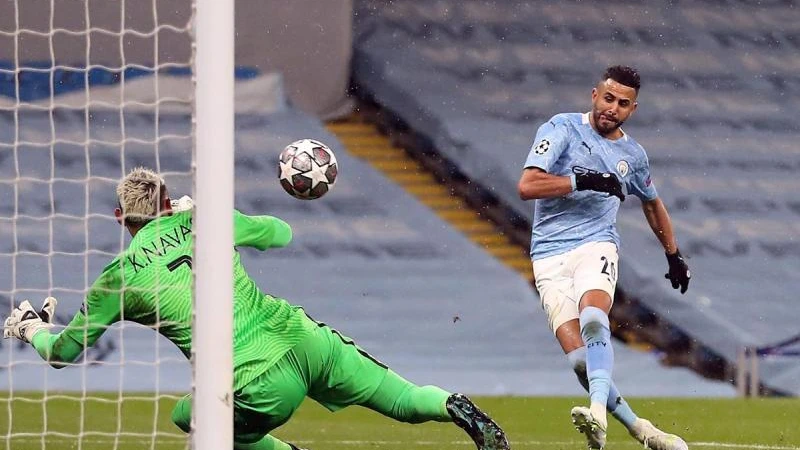 Tổng quan về chiến thuật đá chồng cánh trong bóng đá