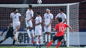 đá phạt hàng rào