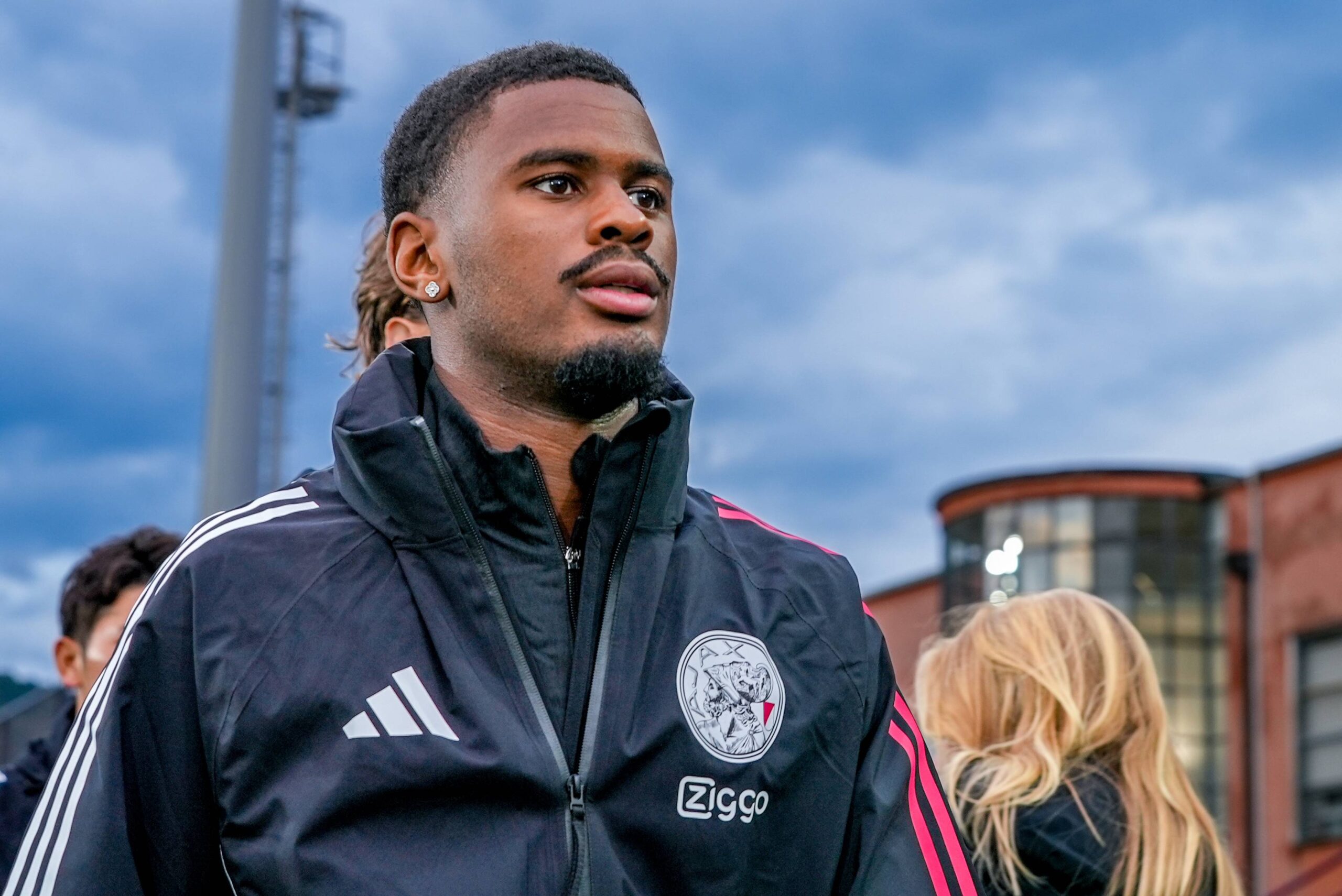 Chelsea sắp nổ bom tấn Jorrel Hato