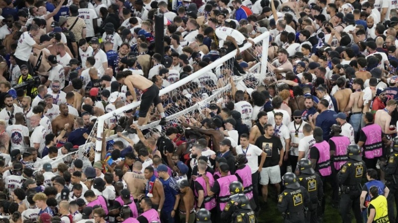PSG nhận án phạt tại Champions League