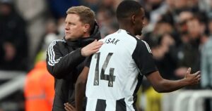 HLV Eddie Howe chỉ trích thẳng mặt Isak